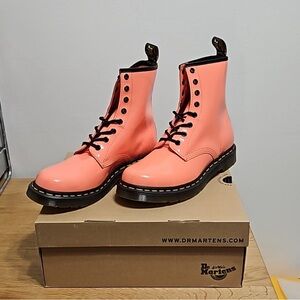 DR. MARTENS Patent Leather Coral 1460
